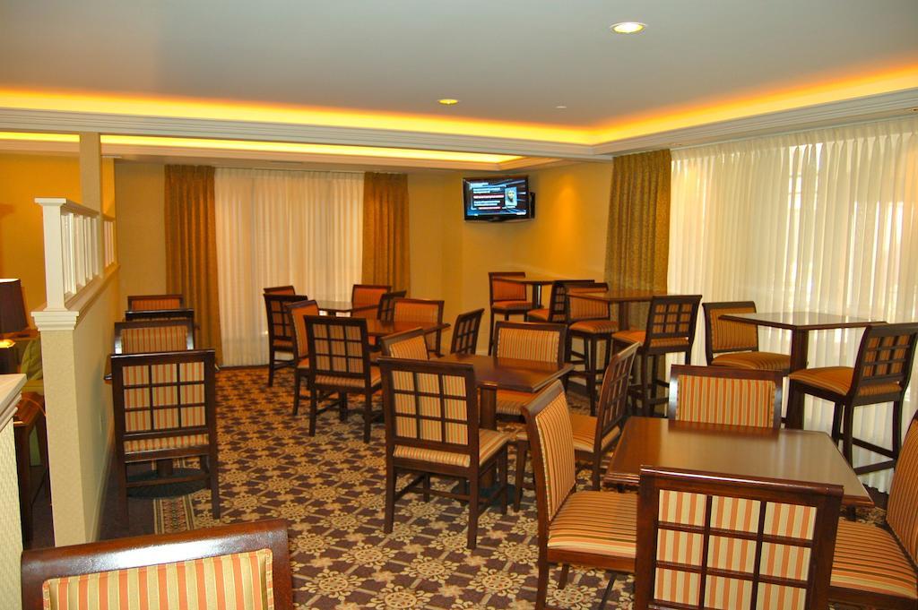 Ann Arbor Regent Hotel And Suites Ресторан фото